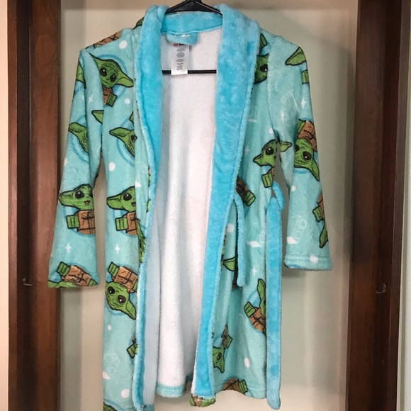 Star Wars Other - The Mandalorian Baby Yoda Kids Bathrob. Size 7/8.
